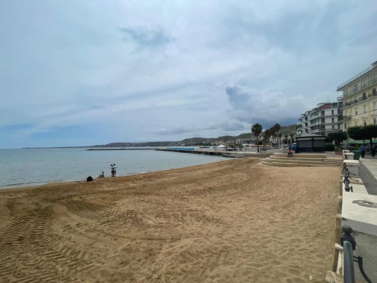La Finestra Sul Mare B&B Crotone Exterior foto